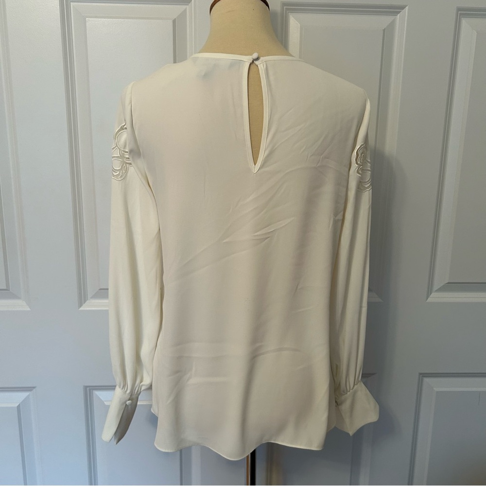 White House Black Market Off White Floral Open Embroidered Blouse NWOT - Picture 3 of 4